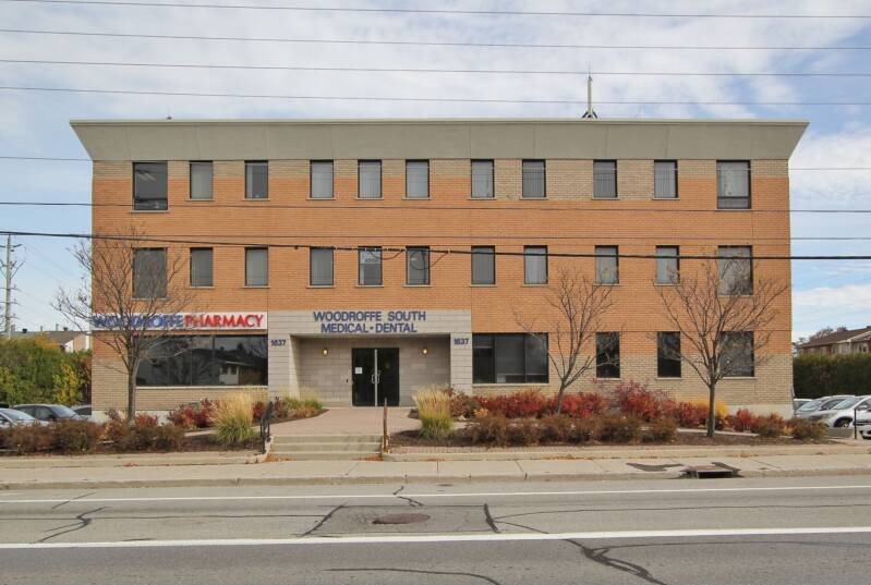 Exterior of the Woodroffe South Medical-Dental building where Evergreen Family Health Centre lists its current Woodroffe Avenue clinic.